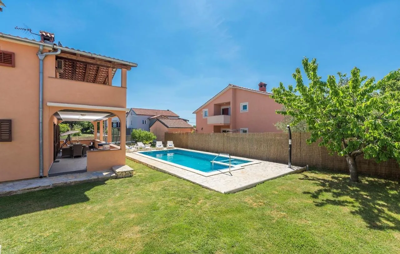 Апартаменты Emanuela With Private Pool Loborika 0*,
